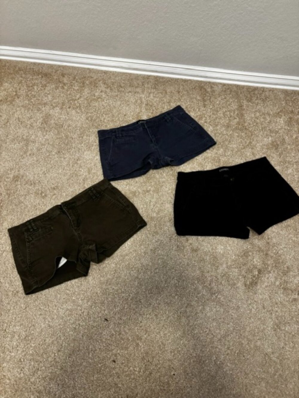 Low rise shorts - olive, blue and black - Express